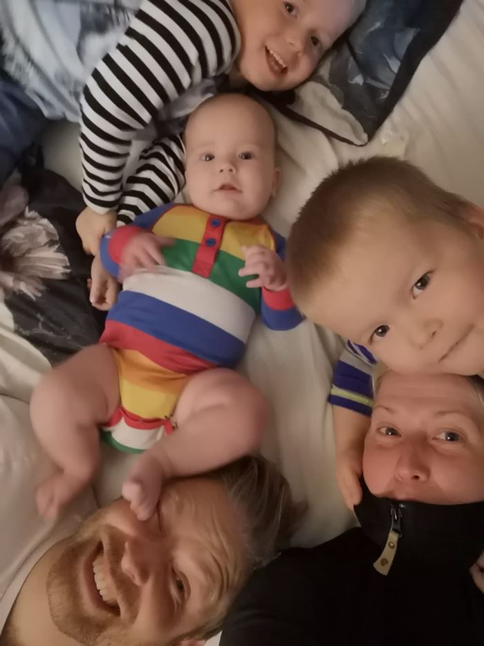 Hela familjen i sängen Hela familjen i sängen